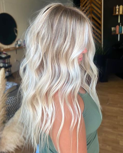 《 𝐒𝐇𝐀𝐍𝐍𝐎𝐍 𝐀𝐋𝐁𝐑𝐈𝐓𝐓𝐎𝐍 》 on Instagram: “@redken shades eq always giving me the best tones for my blondes✨ Full bby light + face frame using @redken flashlift+bonder inside Root…” Blonde Hair Goals, Perfect Blonde Hair, Bright Blonde Hair, Summer Blonde Hair, Icy Blonde Hair, Redken Shades, Cool Blonde Hair, Dyed Blonde Hair, Face Frame