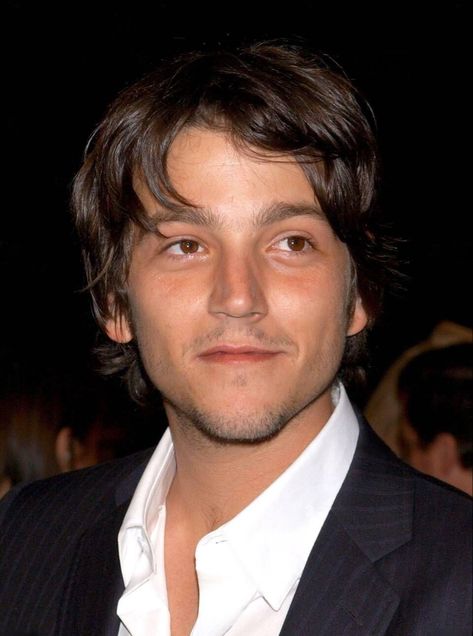 Diego Luna Cassian Andor, Diego Luna Long Hair, Diego Luna Young, Diego Luna And Camila Sodi, Diego Luna Gael Garcia Bernal, Goatee Beard, Home Wrecker, Guys My Age, Attract Men