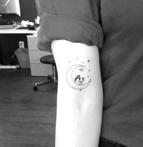 Minimal Tattoo Girl, Minimal Tattoo Moon, Small Dope Tattoos, Tattoos Matching, Astronaut Tattoo, Tattoo Moon, Moon Girl, Moon Tattoo Designs, Cute Little Tattoos