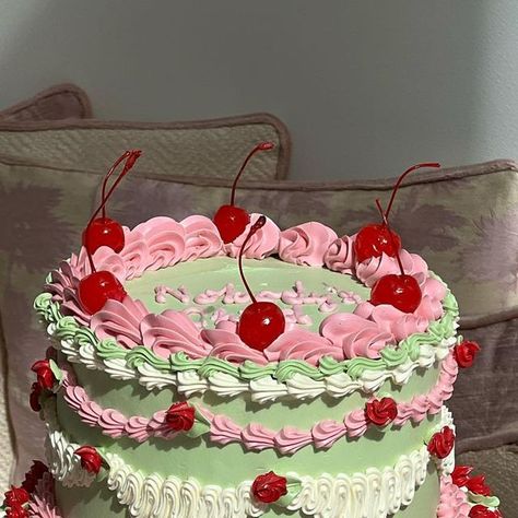 26 Cake, Cakes Aesthetic, Pink And Green Cake, Vintage Cake Cherry, Vintage Cake Strawberries, Vintage Cake With Strawberries, Vintage Cherry Cake Aesthetic, Vintage Heart Cake With Cherries, Cake Boxes Diy