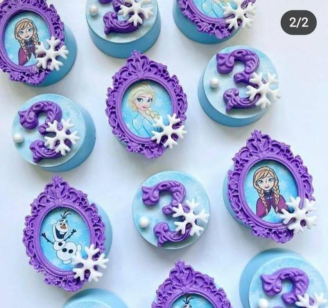 Disney Frozen Treats, Frozen Theme Cupcakes, Frozen Dessert Table, Frozen Theme Party Decorations, Candy Bar Frozen, Frozen Fondant, Olaf Cupcakes, Frozen Cake Pops, Oreo Treats