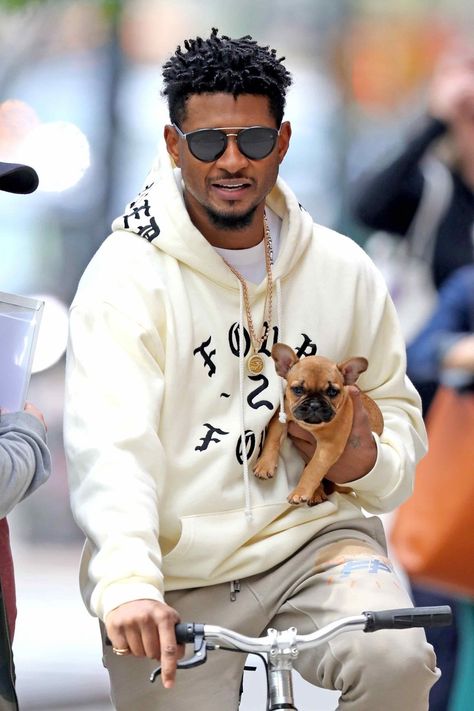 Usher: Good hair with a good boy. Usher Fashion, Usher Raymond, Bulldog Francese, Head Tattoo, New Hairstyle, Famous Men, Modern Hairstyles, Short Hairstyles For Women, Hairstyles For Women