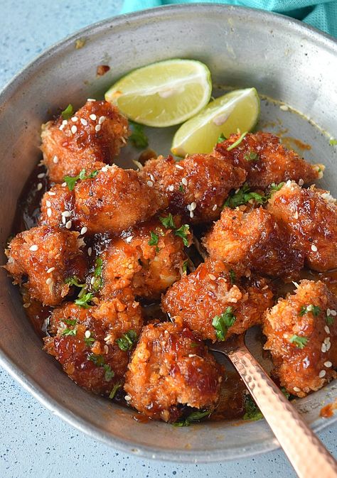 Honey Sriracha Cauliflower Wings Cauliflower Wings Baked, Sriracha Cauliflower, Honey Cauliflower, Honey Sriracha Sauce, Light Lunches, Baked Wings, Bites Recipes, Savory Bites, Vegetarian Chicken