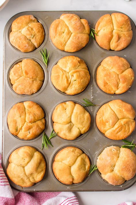 Rosemary Muffins, Buttermilk Rolls, Holiday Entertaining Food, Most Pinned Recipes, Tasty Bread Recipe, Breakfast Bread Recipes, Bread Homemade, Yeast Breads, Yeast Rolls