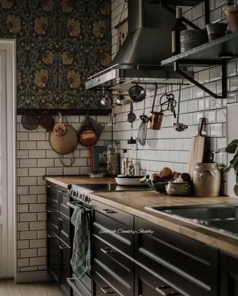 Academia Kitchen, Dark Academia Kitchen, Moody Kitchen, Luxury Boho, Future Kitchen, Boho Kitchen, Eclectic Home, Decoration Design, Dream Kitchen