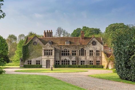 Royally famous: Daniel Craig, Kate Winslet and Benedict Cumberbatch have all filmed on location at listed manor in Henley with royal links Quantum Of Solace, Georgian Style Homes, English Houses, English Architecture, English Manor Houses, Henley On Thames, Castles In England, Unusual Homes, English Manor