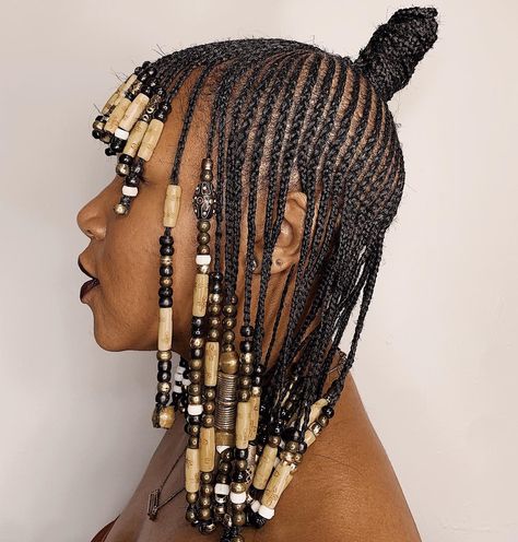 African Wooden Hair Beads, Beaded Braids Hairstyles, Braids With Beads Hairstyles, Braids With Bangs, Beaded Braids, Beads Hairstyles, Scalp Braids, Medium Box Braids, Bubble Ponytail