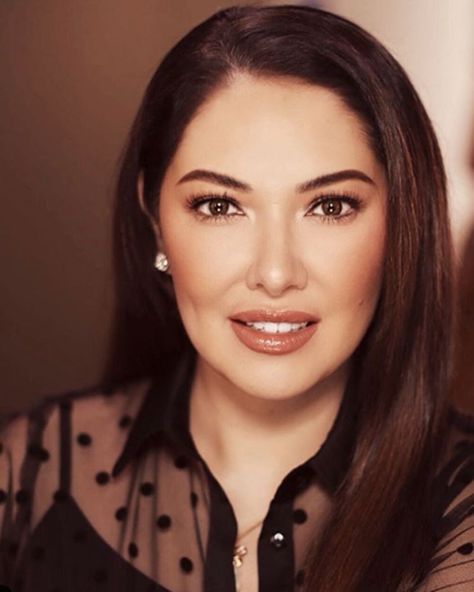 Ruffa Gutierrez Posts Family photos, Netizens Tag Gretchen Barretto Ruffa Gutierrez, Gretchen Barretto, Mother Dearest, Abs Cbn, Female Art Painting, Painting Wallpaper, Best Actress, Beauty Queens, Hottest Celebrities