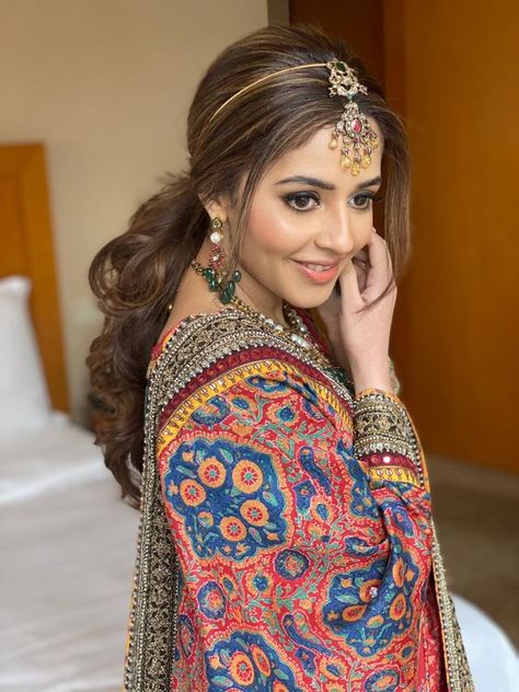 Isha Multani, Creative Suits, Puffy Ponytail, Wedding Ponytail Hairstyles, Hairband Hairstyle, Garba Night, Cute Wedding Hairstyles, Puffy Hair, Ponytail Hairstyles Easy