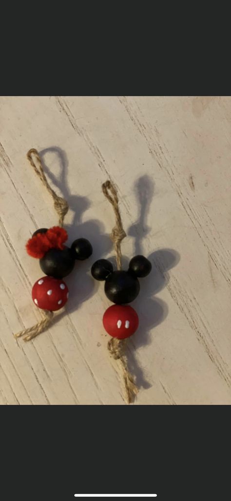 Mickey Mouse Macrame Diy, Mickey Mouse Ornaments Diy Homemade, Mickey Mouse Crafts For Adults, Diy Disney Christmas Ornaments, Diy Mickey Mouse Christmas Decorations, Mickey Snowman, Mickey Mouse Diy, Disney Diys, Minnie Ornaments