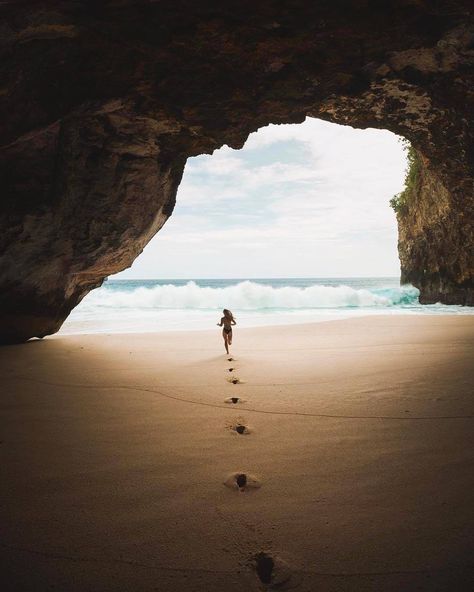 Walking On The Beach, Adventure Inspiration, Hidden Beach, Destination Voyage, Travel Adventure, Elba, Agra, Travel Inspo, The Sand