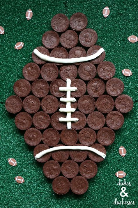 Superbowl Food Desserts, Football Themed Desserts, Football Brownies, Tailgate Desserts, Superbowl Desserts, Easy Super Bowl, Football Party Foods, Football Snacks, Football Cake