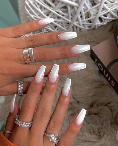 Nails And Rings, Unghie Sfumate, White Acrylic Nails, Acrylic Nails Coffin Short, Pink Acrylic Nails, Neutral Nails, Acrylic Nails Coffin, Classy Nails, Chic Nails