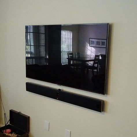 Tv With Sound Bar On Wall, Tv And Sound Bar Mounted, Tv Sound Bar Ideas, Sound Bar Mounting Ideas, Wall Entertainment Center Ideas, Tv Wall Entertainment Center, Tv Sound Bar, House Interior Design Living Room, Hanging Tv On Wall