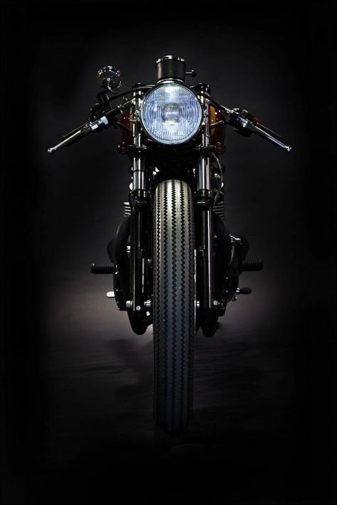 Cafe Racer Wallpaper Iphone, Cafe Racer Wallpaper, Vintage Royal Enfield, Racer Wallpaper, Modif Motor, Custom Triumph, Suzuki Intruder, Tyre Tread, Vintage Cycles