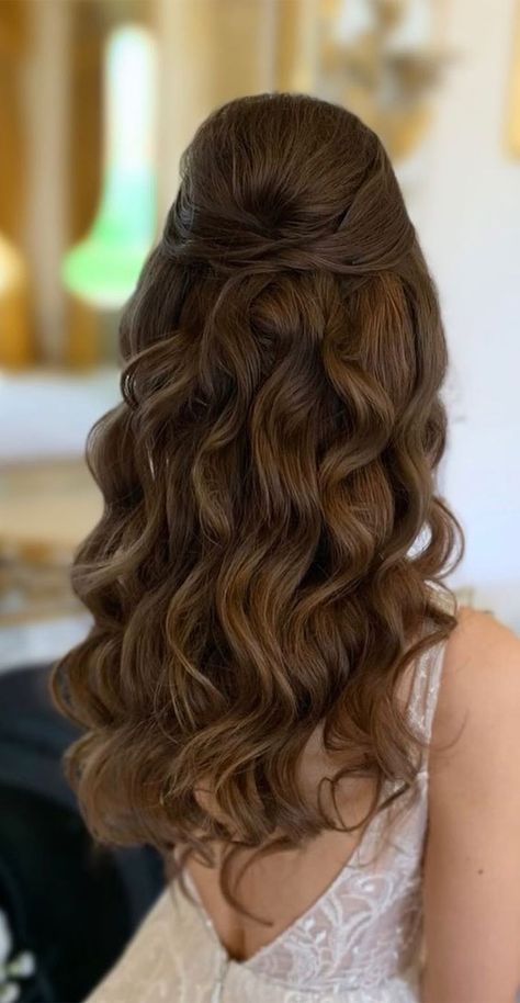 half up half down wedding hairstyle, wedding hairstyles medium hair, wedding hairstyles, wedding hair down, wedding hairstyles for long hair, wedding hairstyles 2022, half up half down wedding hair, wedding ponytail, wedding hair updo, bridal hairstyles pictures Glamorous Wedding Hair, Half Bun Hairstyles, Rambut Brunette, Half Updo Hairstyles, Wedding Hairstyles For Medium Hair, Hair Puff, Long Hair Tips, Guest Hair, Gorgeous Hair Color