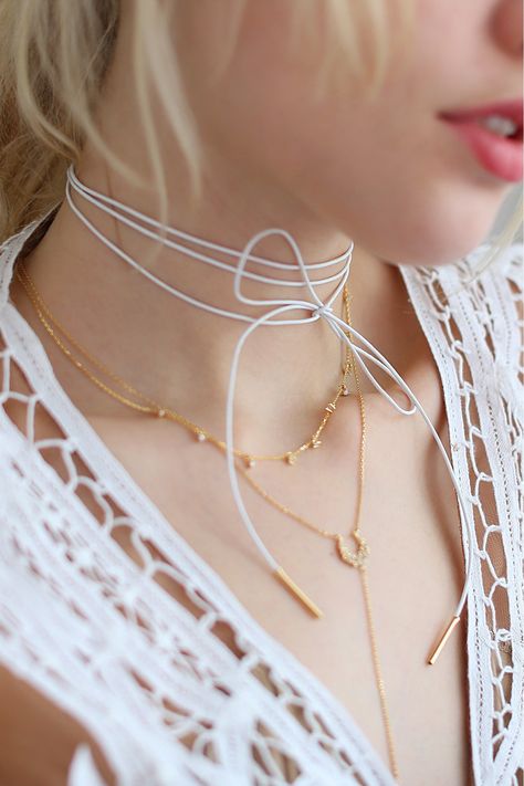 Forget the '90s: This Choker Trend Is So Summer '16 Pink Necklaces, Black Velvet Choker, Summer Fashions, Casual Chique, Velvet Choker, Leather Chokers, Sarah Jessica Parker, Alexa Chung, Blake Lively