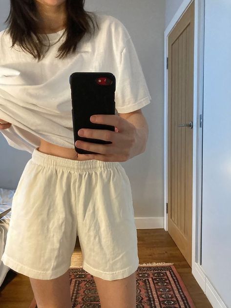 Korean Lazy Outfit, House Clothes Comfy, White Shorts Outfit Aesthetic, Home Outfit Comfy, Comfy Home Outfits, Comfy Korean Outfits, Comfy Outfits Lazy, Casual Home Outfits, Home Fits