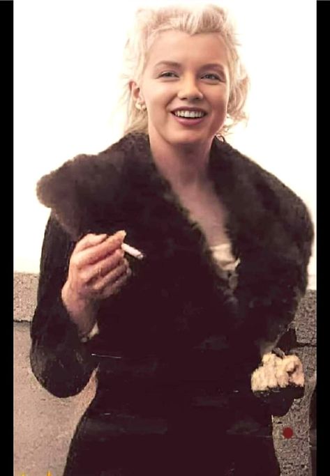 Marilyn Monroe | Rare picture of MM without makeup Marilyn Monroe Makeup, Marilyn Monroe Diamonds, Marilyn Monroe Photography, Young Marilyn Monroe, Rare Marilyn Monroe, Marilyn Monroe Artwork, Marilyn Monroe Fashion, Fashion 50s, Marilyn Monroe Art