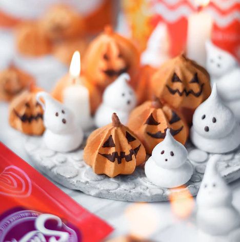 Cookies Ghost Meringue, Halloween Meringue, Ghost Meringues, Buffet Halloween, Recetas Halloween, Halloween Fest, 귀여운 음식 그림, Easy Halloween Food, Halloween Food Treats