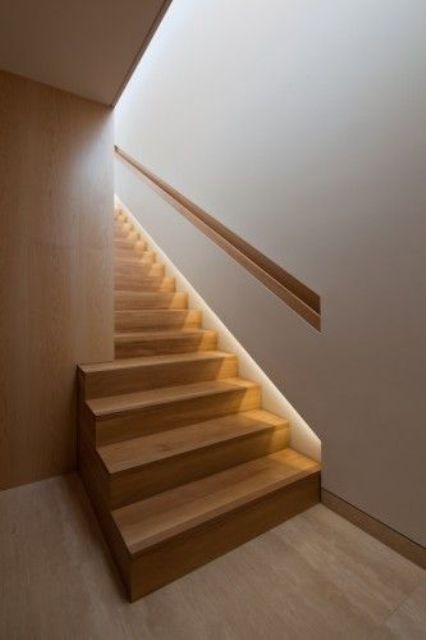 21 cutout handrails look very modern and fresh - DigsDigs Stair Lights Indoor, Handrail Lighting, Staircase Lighting Ideas, Modern Staircase Design, Kerry Hill, Stairs Lighting, Staircase Design Ideas, Stairway Lighting, Staircase Handrail