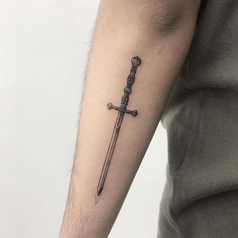 Cross Swords Tattoo Design, Cross Swords Tattoo, Crossed Swords Tattoo, Martin Tattoo, Swords Tattoo, Eixample Barcelona, Tattoo Catalog, Stone Tattoo, Paul Martin