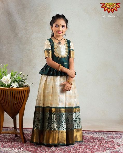 Paavadai Satai Women, Pattu Parikini Blouse Designs, Patu Pavadai Designs For Women, Pattu Pavadai Design, Girls Lehanga Design For Kids, Parikini Designs For Kids, Pattu Dress For Kids, Narayanpet Dresses For Kids, Kids Dresses For Girls Indian