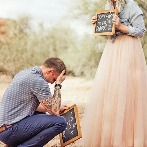 SURPRISE🎈There's nothing quite like the moment your partner finds out they're going to be a daddy. Capturing in a photo shoot is genius. For more cute pregnancy announcement ideas, click on our bio and we'll take you straight to our list of ideas.⁣ .⁣ .⁣ Mum's Grapevine: Love parenting.⁣ www.mumsgrapevine.com.au⁣ .⁣ 📷 @haleylupinskiphotography⁣ .⁣ #pregnancyannouncement #babyannouncement #tinymarvels #bunintheoven #wearepregnant #pregnancyreveal #surprisewerepregnant #surprisedaddy #... Baby Announcement To Husband, Pregnancy Announcement Photoshoot, Baby Announcement Photoshoot, Creative Pregnancy Announcement, Vogue Kids, Cute Pregnancy Announcement, Pregnancy Announcement Photos, Baby Announcement Photos