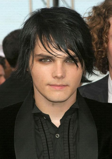 gerard way | Gerard Arthur Way, borned in Newark in 1977, the lead singer in my ... Emo Trinity, Yearbook Photos, Black Parade, Male Makeup, Emo Guys, Band Memes, Glamour Makeup, Black Veil Brides, Gerard Way