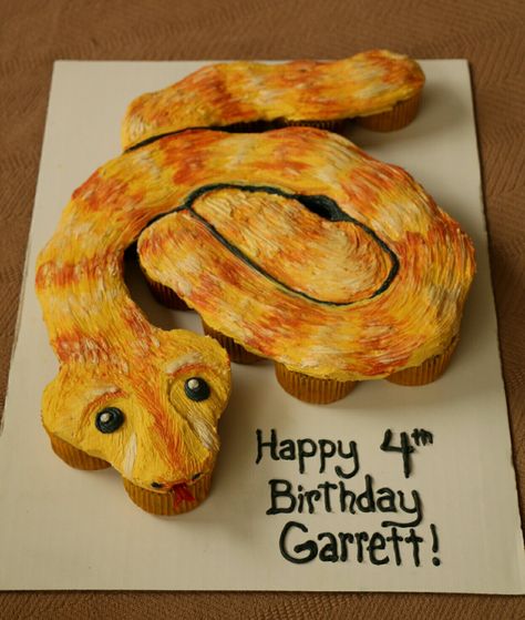 Snake Cupcake Cake, Snake Cupcakes, Snake Cake, Snake Cakes, Snake Birthday, Snake Party, Reptile Party, Pull Apart Cupcakes, Reptile Food