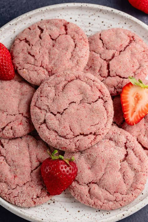 Plant Based Dessert Recipes, Strawberry Sugar Cookies, Vegan Baked Goods, Pink Treats, Strawberry Sugar, Vegan Sweet Treats, Pink Cookies, Vegan Cookie, Vegan Baked