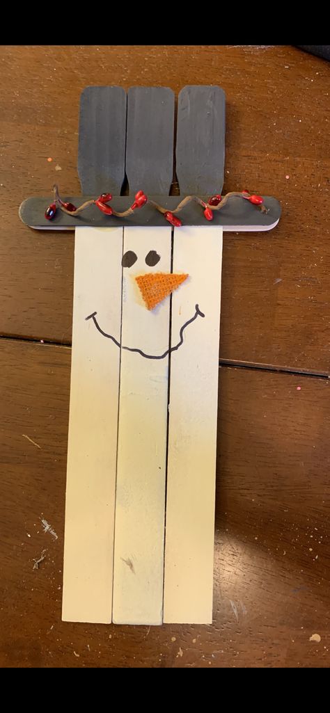 Paint Stick Snowmen, Paint Stick Snowman Craft, Paintstick Projects Christmas, Paint Stick Crafts Diy Projects Christmas, Paint Stick Holiday Crafts, Paint Stir Stick Crafts Christmas, Paint Stick Ornaments, Crafts With Paint Sticks, Paint Stirrer Crafts