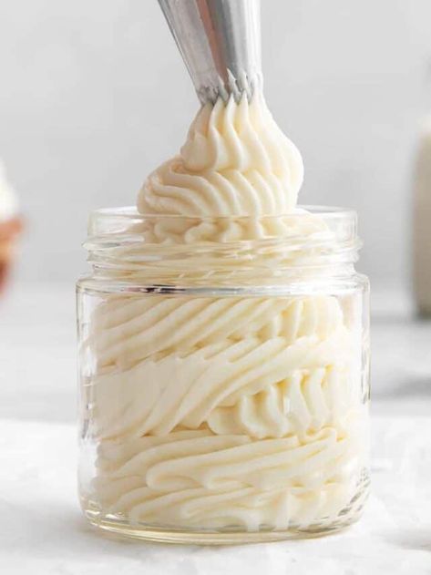 Cream Cheese Buttercream Frosting - Cheese Knees Bourbon Whipped Cream, Cream Cheese Buttercream Frosting, Cream Cheese Sugar Cookies, Whipped Cream Cheese Frosting, Butter Cream Cheese Frosting, Frosting Recipes Easy, Peppermint Cream, Making Whipped Cream, Cream Cheese Buttercream