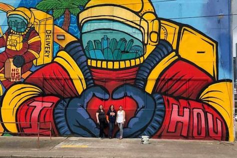 15 Best Houston Tours - The Crazy Tourist Houston Murals, Art Buildings, Explore Houston, Houston Zoo, Car Picture, Houston City, Mountain Bike Tour, Car Tour, Showing Livestock