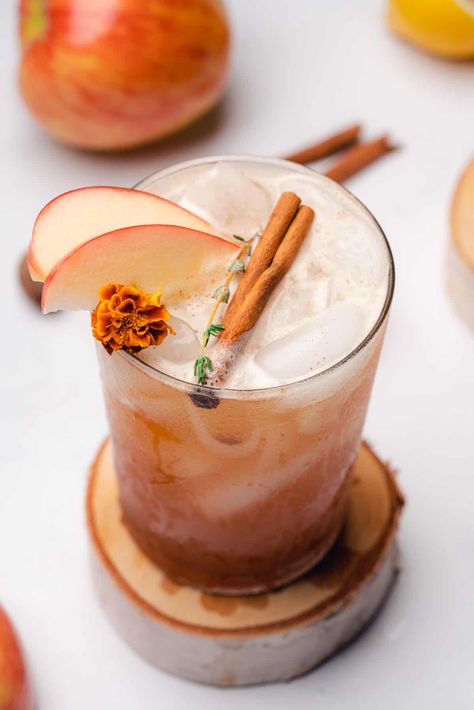 Bourbon Apple Smash (Refined Sugar Free) - A Full Living Apple Cider Smash, Bourbon Apple Pie, Cookout Ideas, Apple Pie Cocktail, 2024 Meals, Bourbon Apple Cider, Midnight Margaritas, Autumn Treats, Gluten Free Drinks