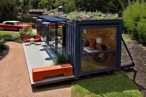 The Architect Is In: Container as Guest House by Poteet Architects - Remodelista Advantages Of Solar Energy, Used Shipping Containers, Shipping Crates, Container Architecture, Living Wall Decor, Recycling Containers, Container House Plans, Casa Container, Shipping Container House