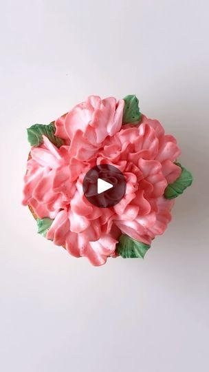 Buttercream Carnation, Divine Failure, January Birth Month Flower, Flower Carnation, Cake Decorating Flowers, Frosting Flowers, Cupcake Designs, Flower Cupcakes, Buttercream Flowers