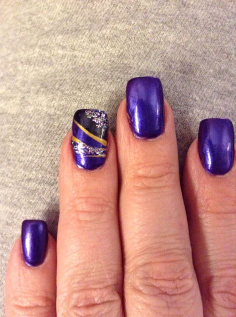 Great for football season. Go Ravens! Ravens Nails Baltimore, Ravens Nails, Baltimore Ravens Nails, Sports Nail Art, Go Ravens, Football Nail Designs, Football Nail Art, Purple Nail Art Designs, Sports Nails