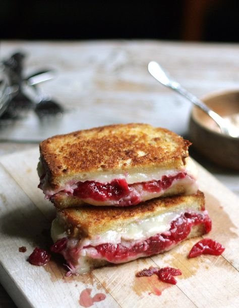 CRANBERRY + WHITE CHEDDAR + BRIE + GRILLED CHEESE SANDWICH [recipe] — The Delicious Life Cranberry Grilled Cheese Sandwich, Cranberry Grilled Cheese, Brie Grilled Cheese Sandwich, Cranberry Bread Pudding, Cream Cheese Sandwich, Brie Grilled Cheese, Brie Sandwich, Grilled Cheese Sandwich Recipe, Brie Cranberry