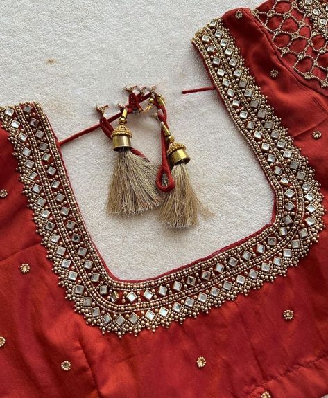 Bridal Mirror Work Blouse Designs, Maggam Back Neck Designs, Mirror Handwork Designs, Magam Work Mirror Designs, Maggam Works Simple Designs, Blouse Design Maggam Work, Simple Aari Blouse Designs, Bridal Blouse Design, Blouse Designs Aari Work