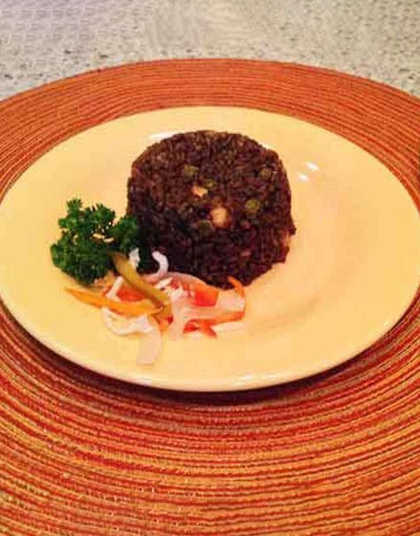 Diri Djon djon ak Kribich (Black mushroom rice with shrimp) Djon Djon Rice, Diri Djon Djon, Rice With Shrimp, Food Shrimp, Easy Oven Baked Chicken, Shrimp Rice, Black Mushroom, Haitian Food, Mushroom Rice