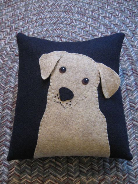 Dog Applique, Applique Pillow, Felt Pillow, Applique Pillows, Dog Quilts, Penny Rugs, Wool Projects, Sewing Pillows, 자수 디자인