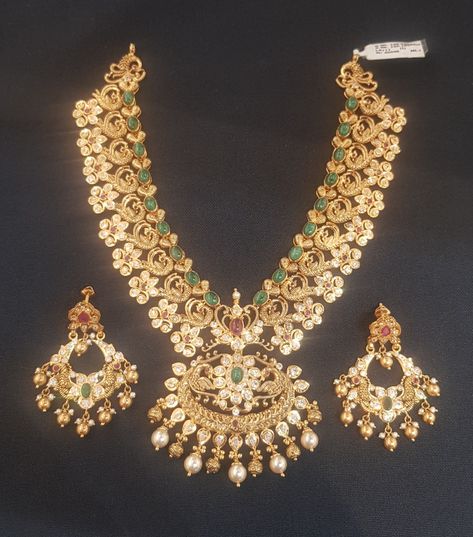 Small Haram Designs Gold, Middle Haram Gold Designs Latest, Gold Jumkas, Mango Haram, 22 Carat Gold Jewellery, Haram Designs, Gold Jewels Design, Choker Necklace Designs, Bridal Jewellery Design