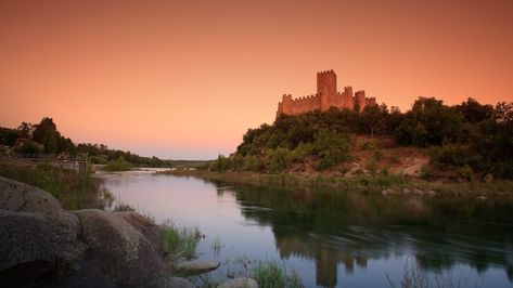 Portugal Aesthetic, Bucket List Destinations, Medieval Castle, The Castle, Aesthetic Wallpaper, Knights, Monument Valley, Aesthetic Wallpapers, Portugal