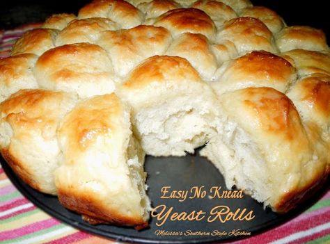 Easy No Knead Yeast Rolls No Knead Yeast Rolls, Easy Yeast Rolls, Yeast Rolls Recipe, Homemade Rolls, Biscuit Bread, Biscuit Rolls, Yeast Rolls, Dinner Rolls Recipe, No Knead Bread