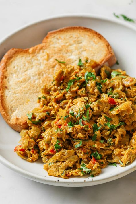 15-Minute Egg Bhurji (Anda Bhurji) - Tea for Turmeric Easy Ramadan Recipes, Anda Bhurji, Healthy Ramadan Recipes, Easy Iftar Recipes, Healthy Eating Planner, Indian Diet Recipes, Egg Bhurji, Bhurji Recipe, Easy Egg Recipes