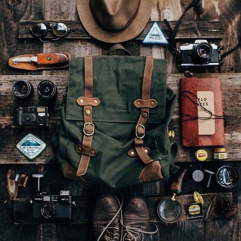 Camping bag Green Backpack, Camping Aesthetic, Bushcraft Camping, Adventure Aesthetic, Travel Outfits, Camping Backpack, Alam Yang Indah, Travel Scrapbook, Travel Packing