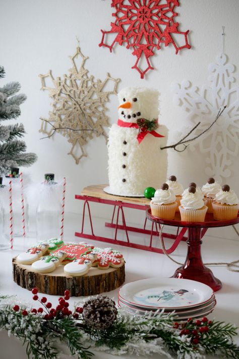 Snowman Themed Christmas, Snowman Holiday Party, Themed Christmas Party, Christmas Party Centerpieces, Christmas Pajama Party, Diy Holiday Party, Snowman Party, Snowman Cake, Gingerbread Party