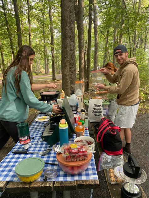 Camping In Camper, Family Camping Trip Aesthetic, Camp Table Setting, Tent Camping With Friends, Camping Trip With Friends Aesthetic, Summer Camping With Friends, Glamping With Friends, Backyard Camping Aesthetic, What To Do While Camping