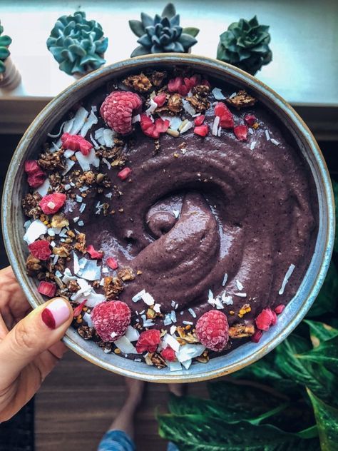 Vegan Chocolate Raspberry Smoothie Vegan Chocolate Raspberry, Chocolate Raspberry Smoothie, Vegan Smoothie Recipes, Healthy Chocolate Recipes, Smoothie Bowl Healthy, Healthy Paleo Recipes, Nutritious Smoothies, Chocolate Smoothie, Healthy Gluten Free Recipes